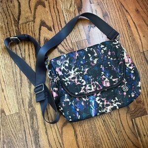 Lululemon Party Om Bag Floral Backdrop Black Multi Deel Coal